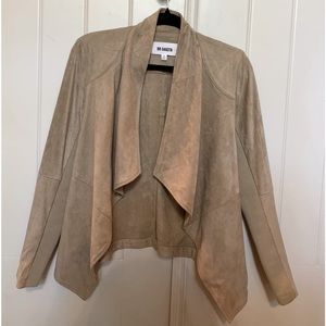 BB Dakota suede jacket! No signs of wear or tear! Excellent condition!